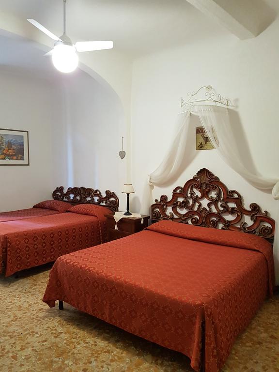 Albergo Tre Donzelle Siena Exterior photo