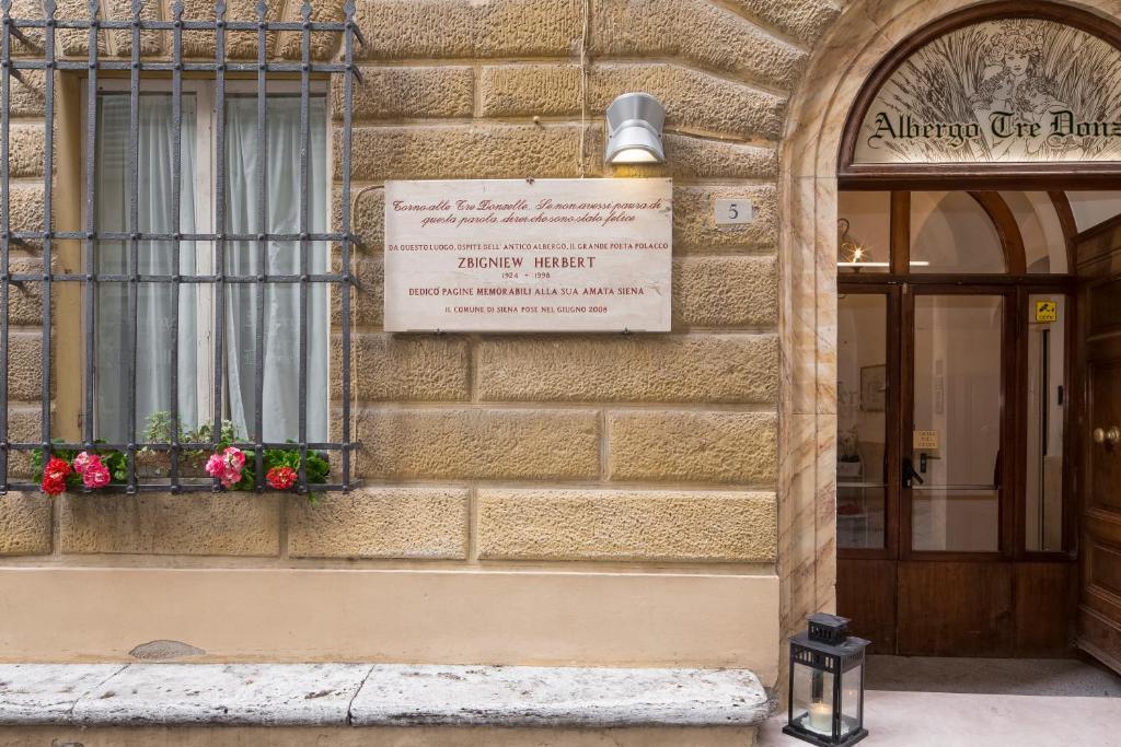 Albergo Tre Donzelle Siena Exterior photo